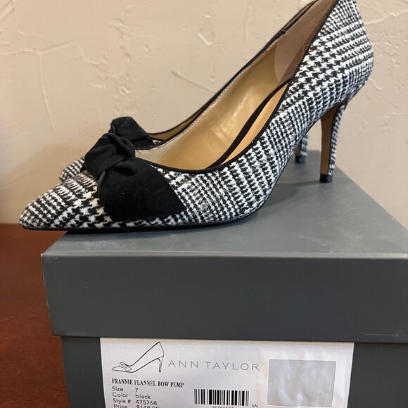 Women's Ann Taylor Frannie Flannel Bow Pumps Place & White Houndstooth Size 7 - Picture 1 of 8